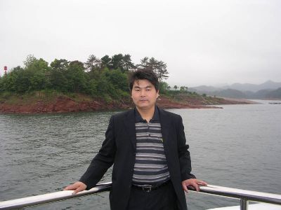 洪岚老师的照片，单击鼠标查看大图！